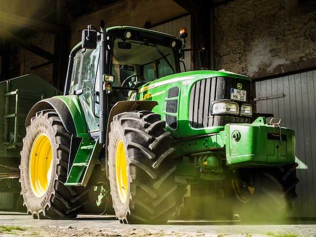 /media/tips/images/new-tractor-loan.jpg